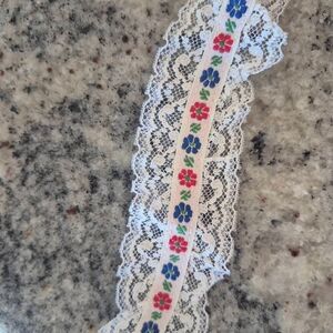 Lace, White w White Ribbon w Red & Navy Flowers Ruffled Insert Nylon 1.75" x 2 y